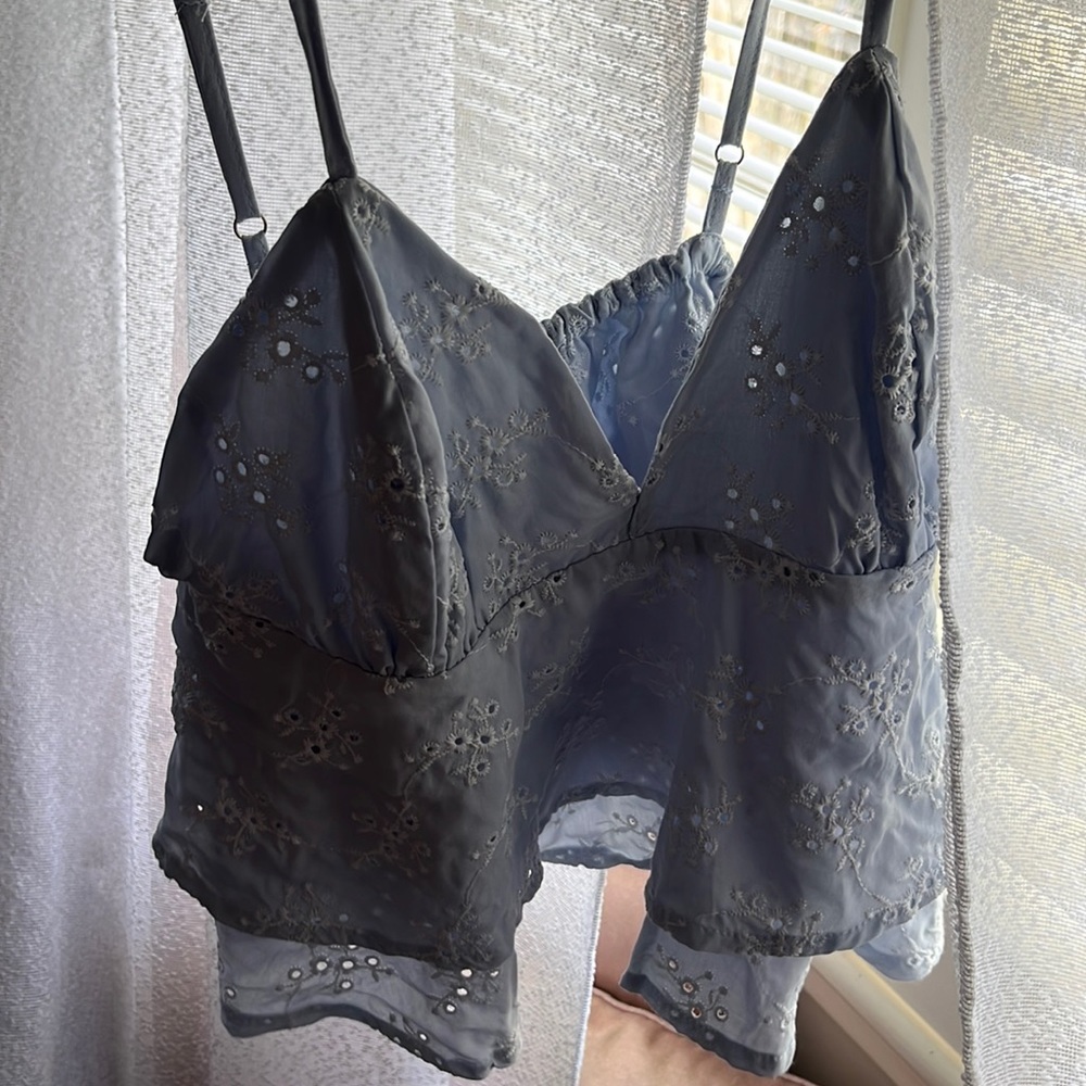 SUPER CUTE ruffle blue top with flowers